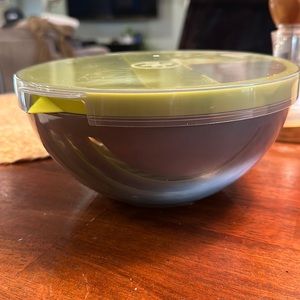 Pampered Chef Salad Cutting Bowl